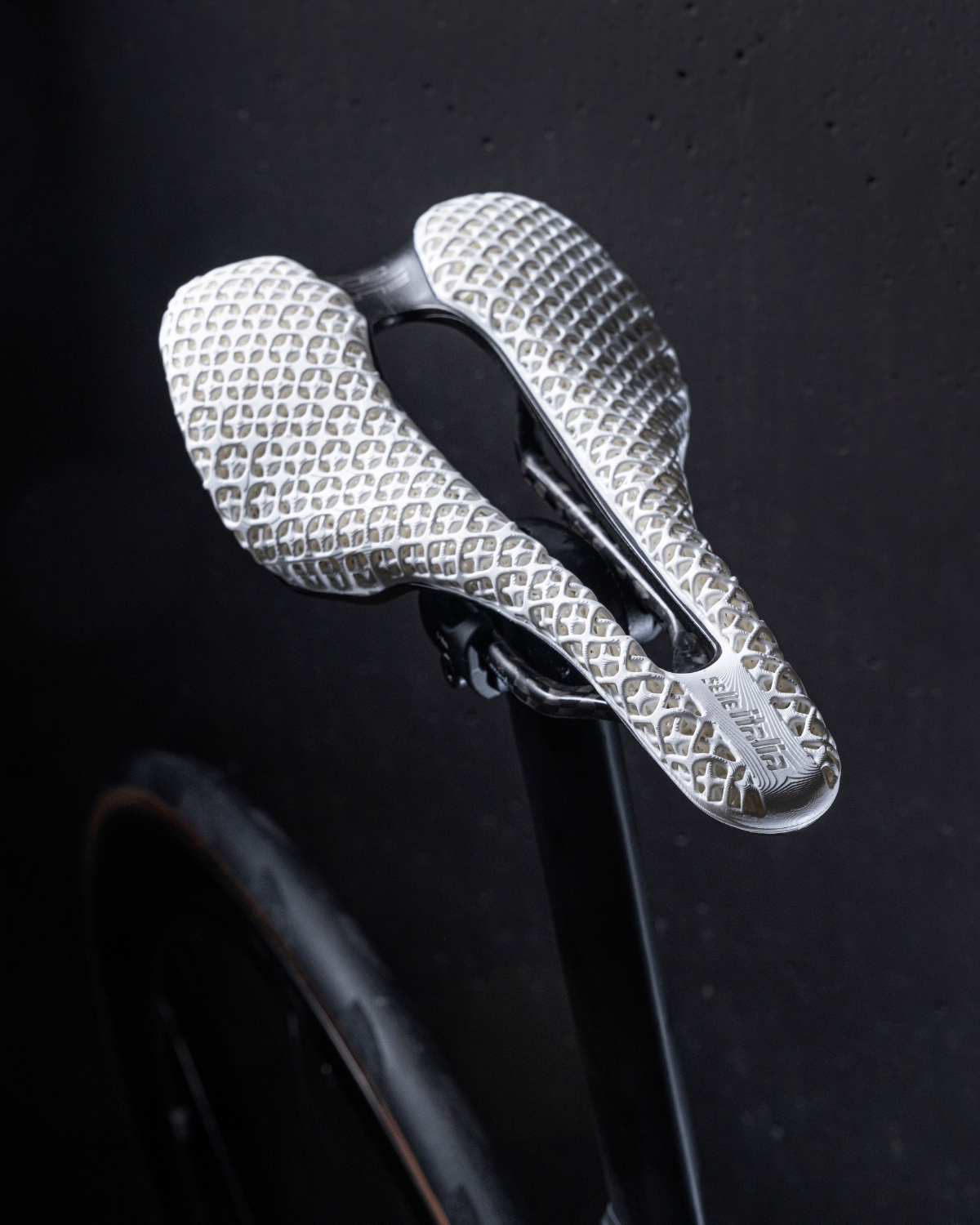 Selle Italia SLR Boost 3D saddle: first White EPU 46 Carbon